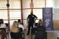 Rzecznik KPP w Zduńskiej Woli  opowiada o pracy w policji i mundurze policyjnym
