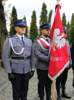 Poczet sztandarowy KPP w Zduńskiej Woli.