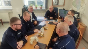 Kierownictwo Komendy Powiatowej Policji w Zduńskiej Woli na spotkaniu z kierownictwem Straży Ochrony Kolei.