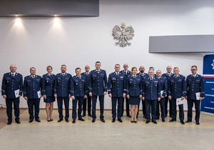 Grupowe zdjęcie umundurowanych policjantów.